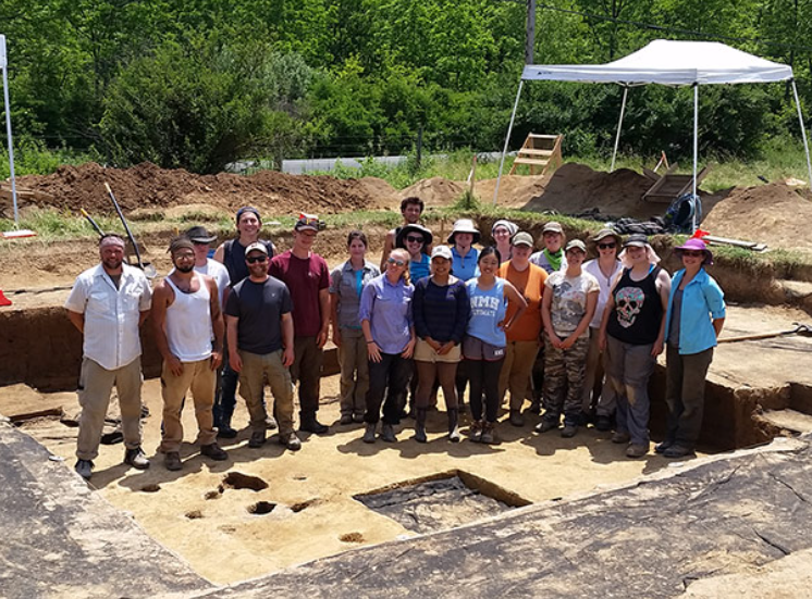 JC students at excavation